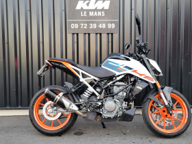 KTM 125 DUKE   1ERE MAIN  SEULEMENT 2900 KILOMETRES